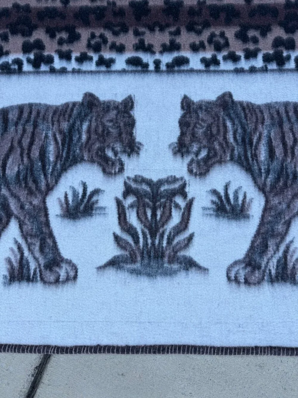 Fruto del Telar Antialergica Vintage Alpaca Wool Blend Blanket Brown Ivory Tiger